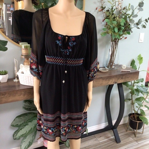 Flying tomato Black Embroidered Bell Sleeves Peasant Dress Size Medium - Picture 9 of 9